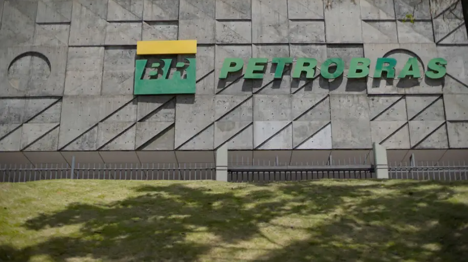 Petrobras confirma discussão sobre mudança em política de preço para diesel e gasolina